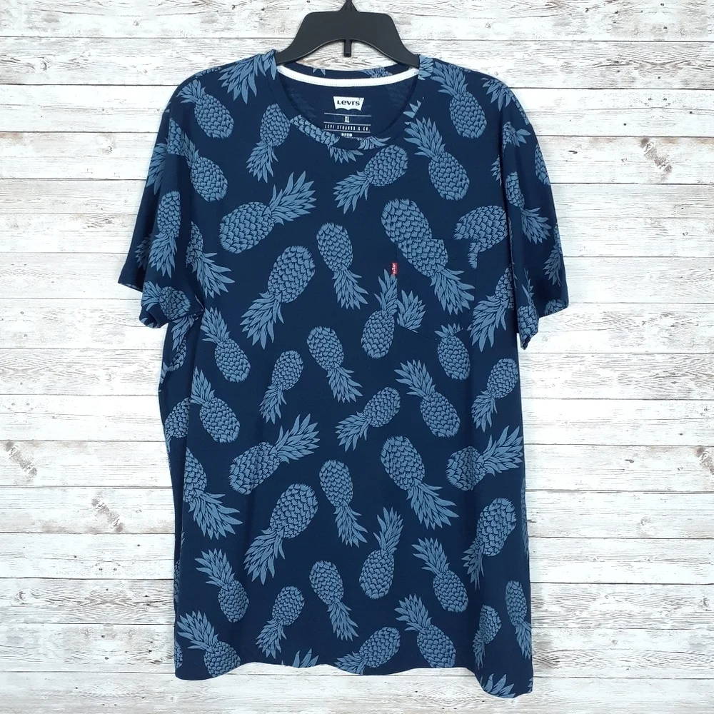 Levis Mens Tee XL Blue Pineapples Front Pocket 59